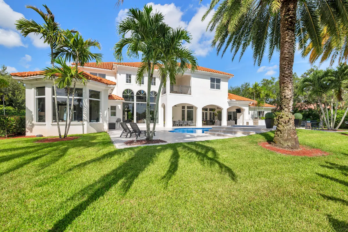 low-8 at 2685 Greenbriar Boulevard, Wellington