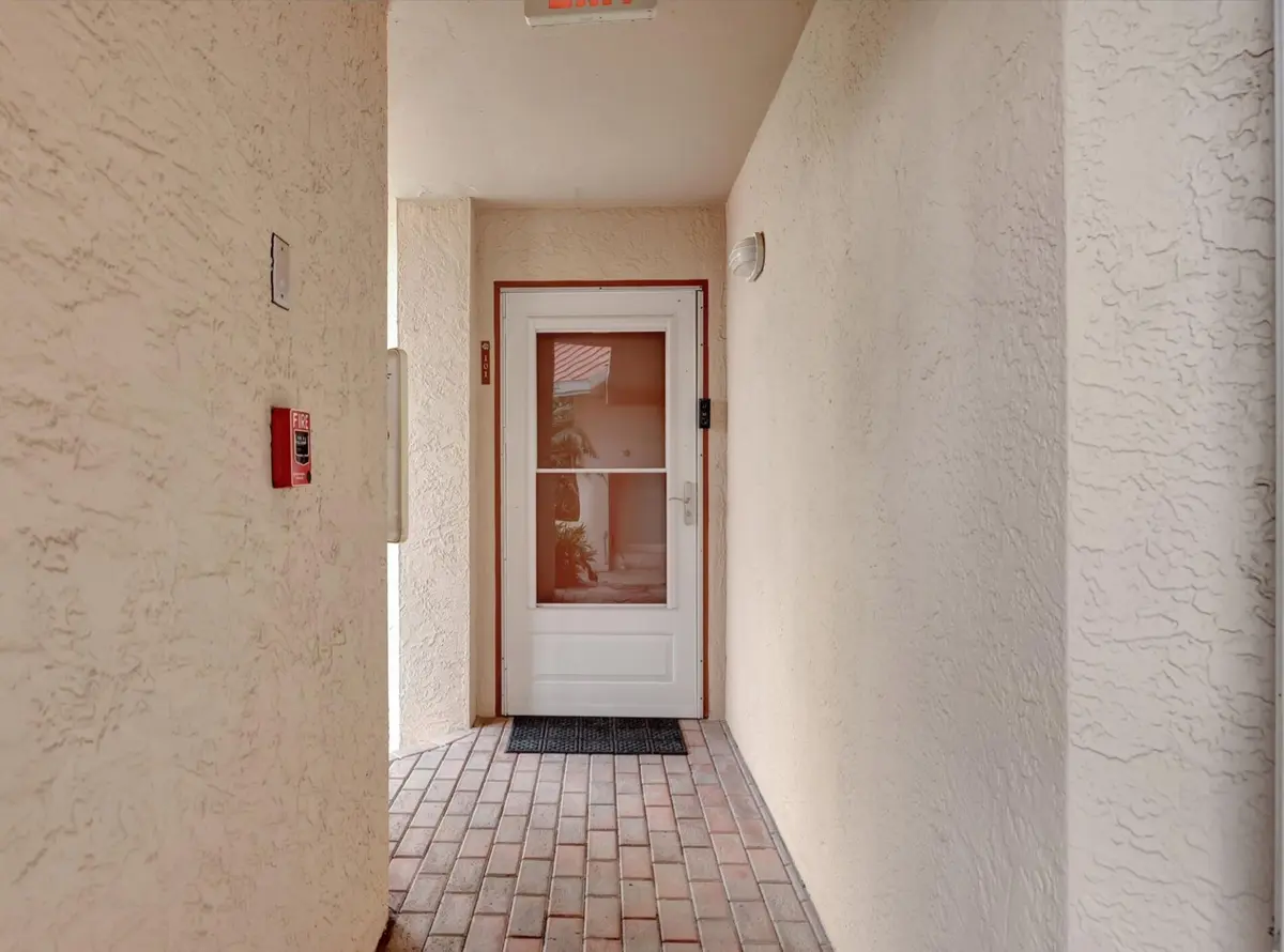 Private ground floor at 3870 N Hwy A1A, Fort Pierce