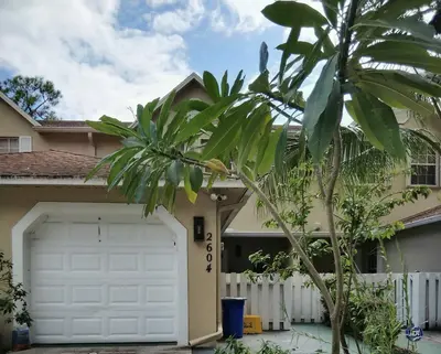 2604 N Maplewood Drive, Greenacres – Townhouse for sale