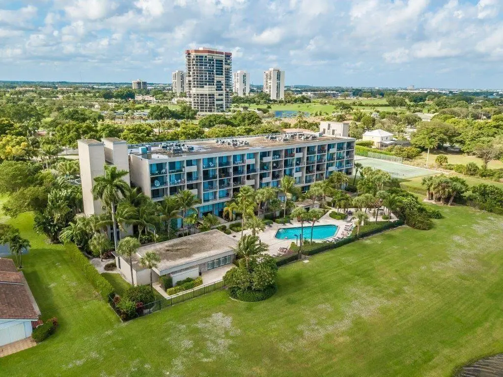 lakeshore front at 1830 EMBASSY Drive 112, West Palm Beach