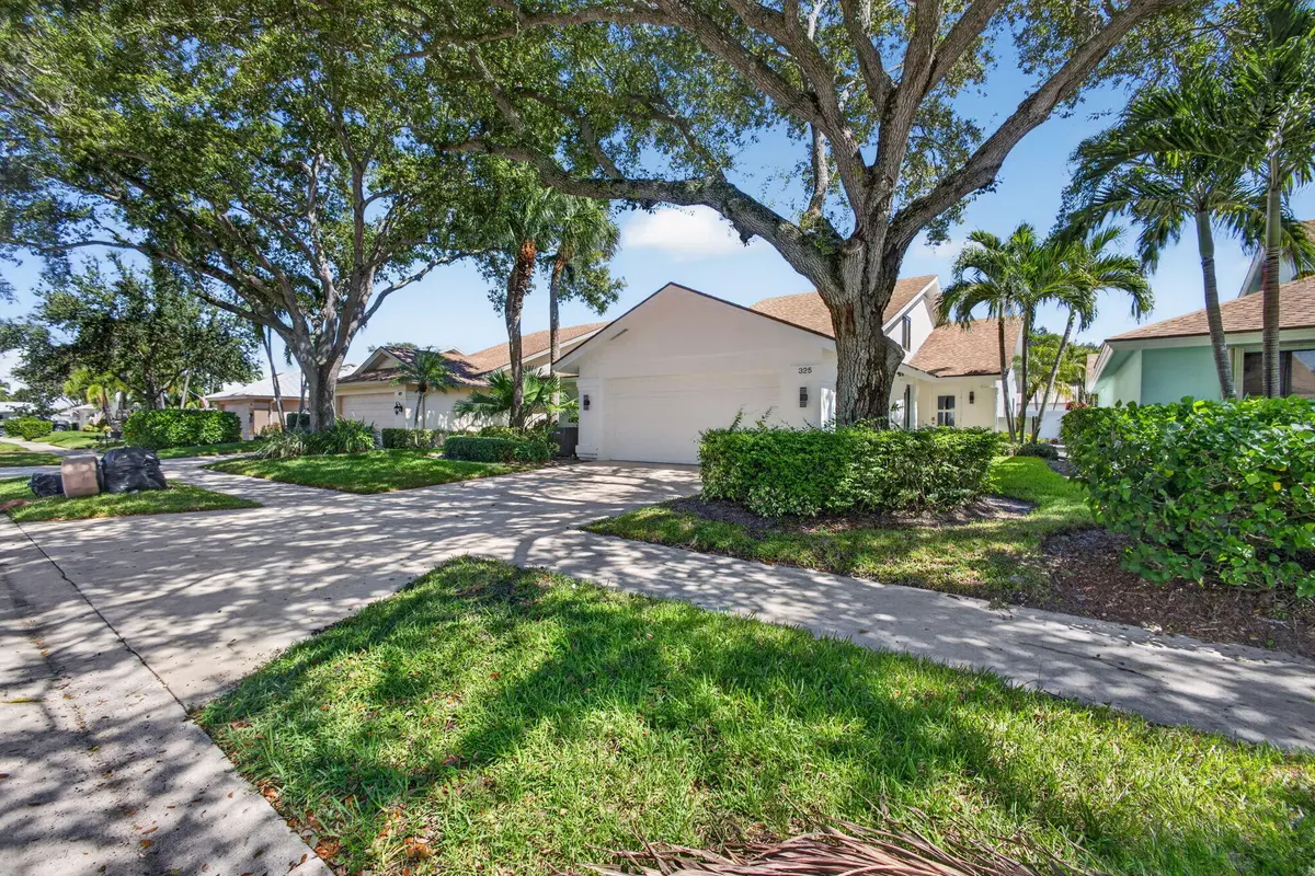3-web-or-mls-5D1A2690 at 325 LEEWARD Drive, Jupiter