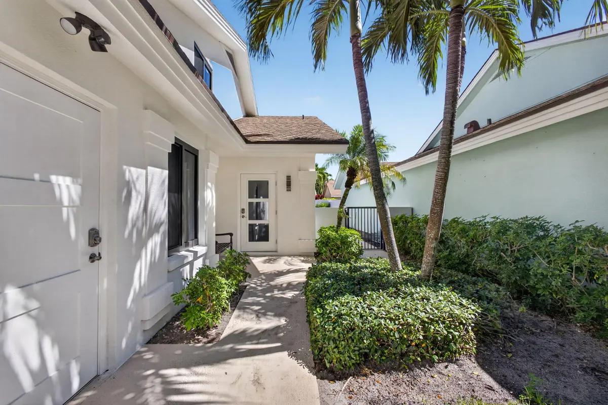 6-web-or-mls-5D1A2710 at 325 LEEWARD Drive, Jupiter