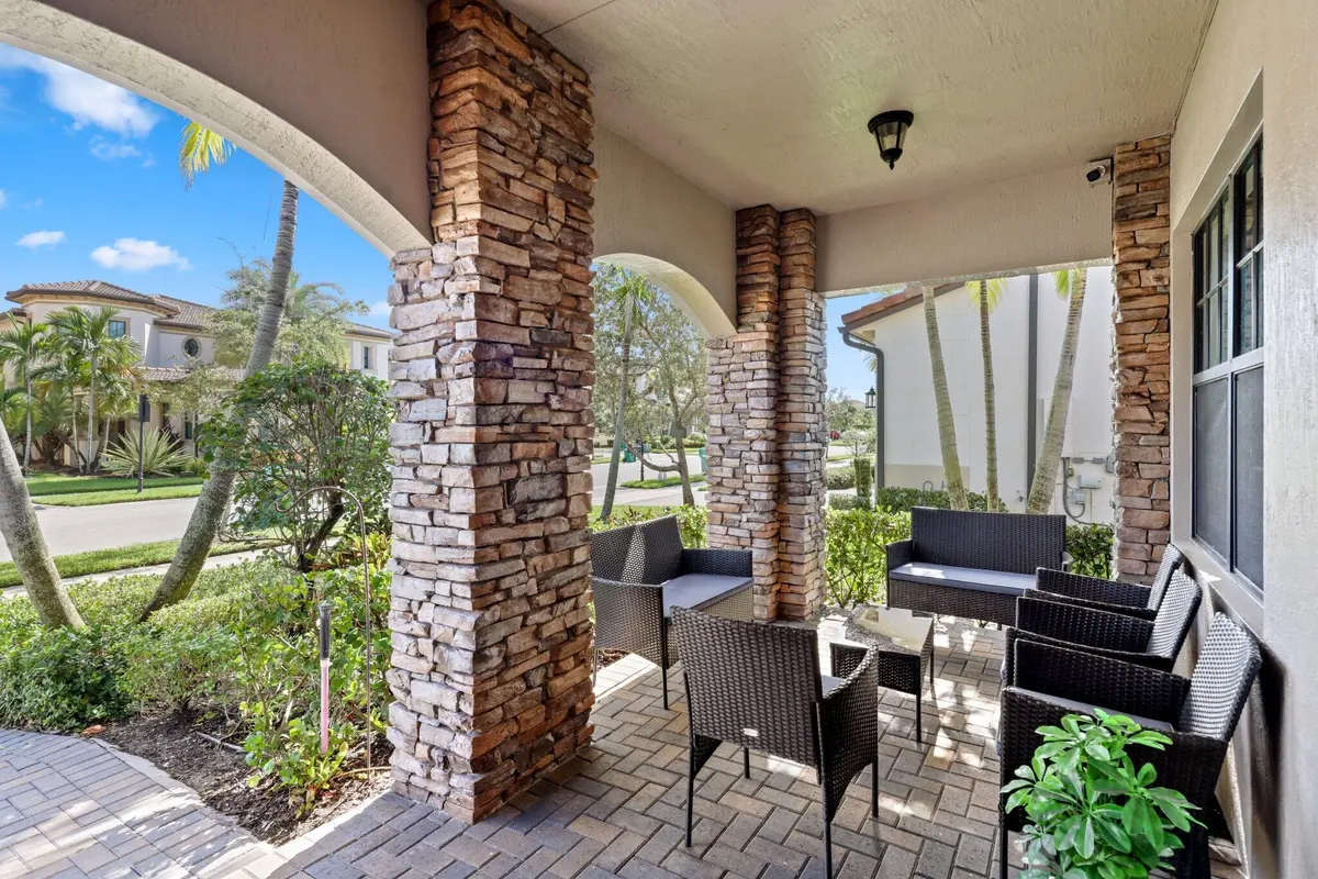 PARAMOUNTFL GROUP at 11540 HORIZON Road, Parkland