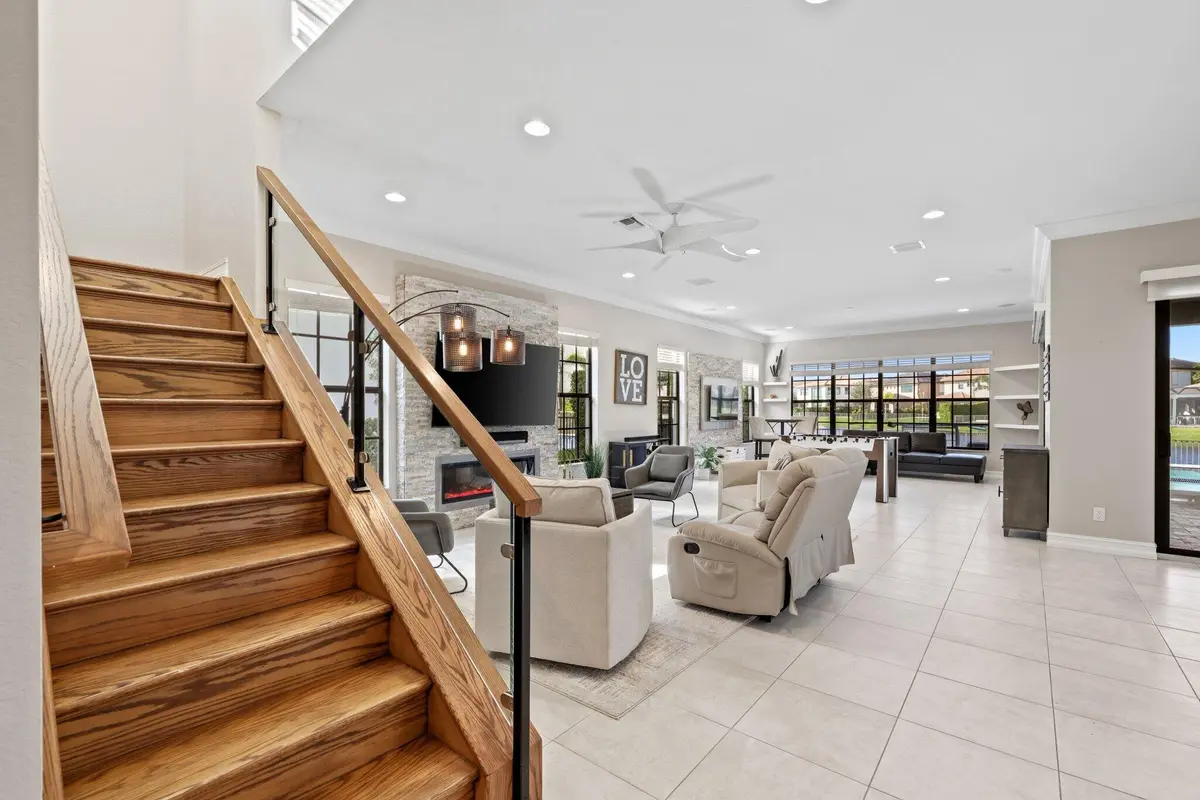 PARAMOUNTFL GROUP at 11540 HORIZON Road, Parkland