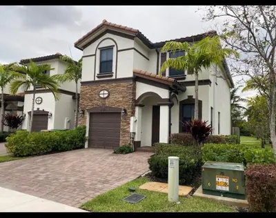 4985 Kobus Terrace, Davie – Townhouse for rent