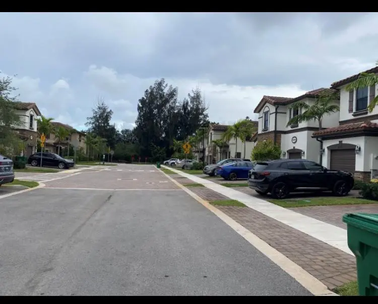 Photo 2 at 4985 Kobus Terrace, Davie
