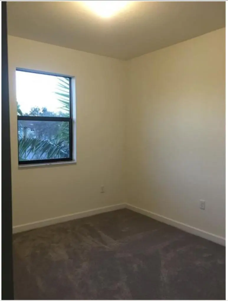 Photo 8 at 4985 Kobus Terrace, Davie
