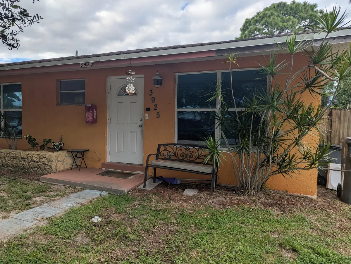 PXL_20261014_202437972 at 3925 W Roan Court, Palm Beach Gardens