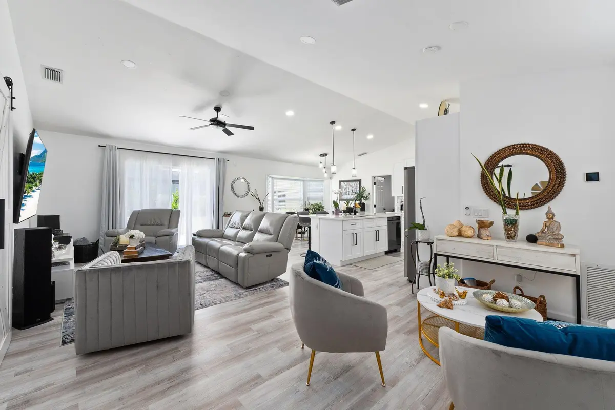 b6 at 5789 NW Belwood Circle, Port St. Lucie