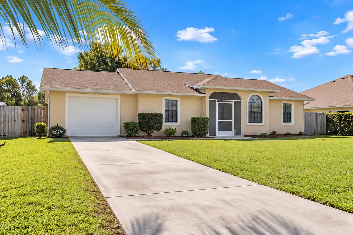 *2Front House Side at 2268 SE LONGHORN Avenue, Port St. Lucie