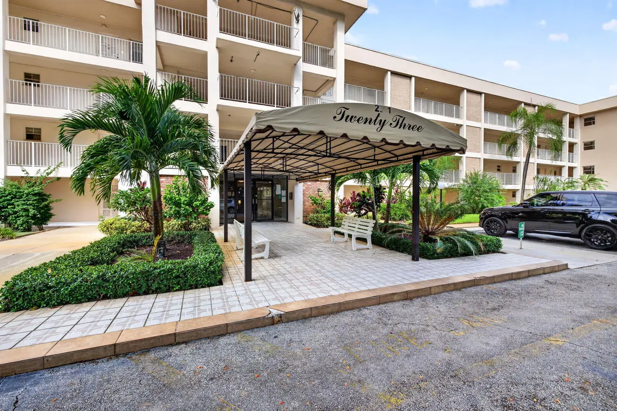 2-web-or-mls-699A3569 at 2601 S COURSE Drive 403, Pompano Beach