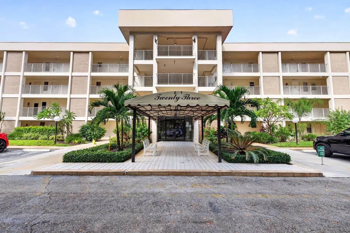 3-web-or-mls-699A3579 at 2601 S COURSE Drive 403, Pompano Beach