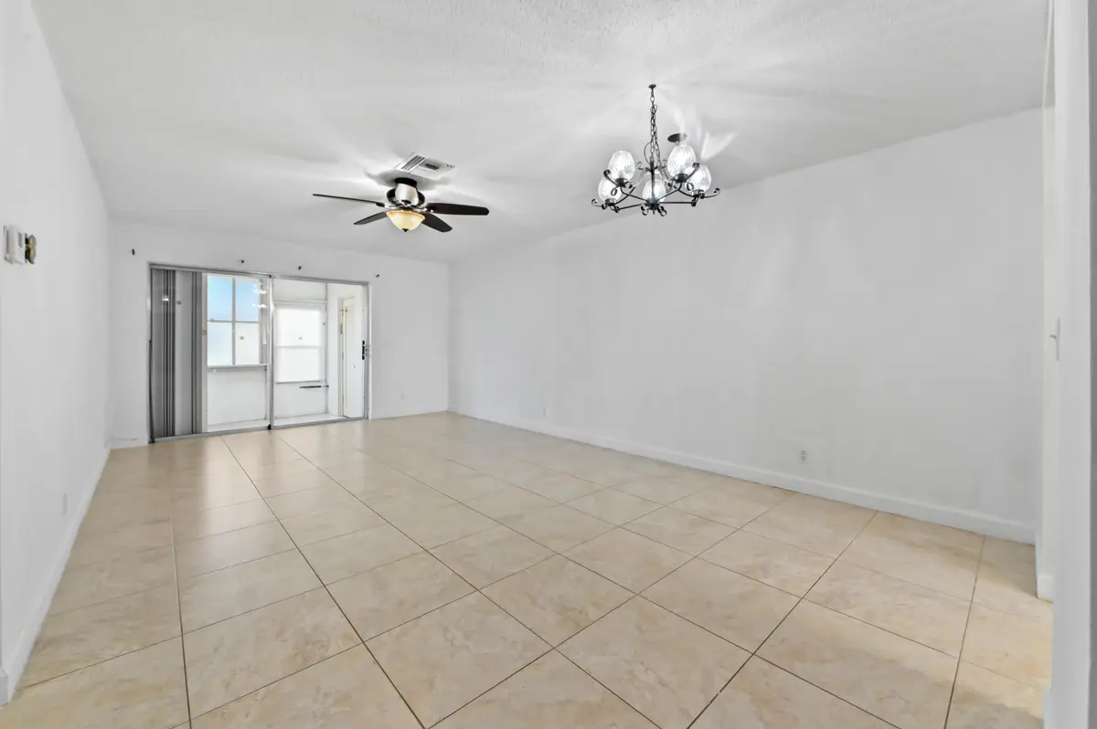 05 Dining area 01 at 2868 Ashley Drive C, West Palm Beach