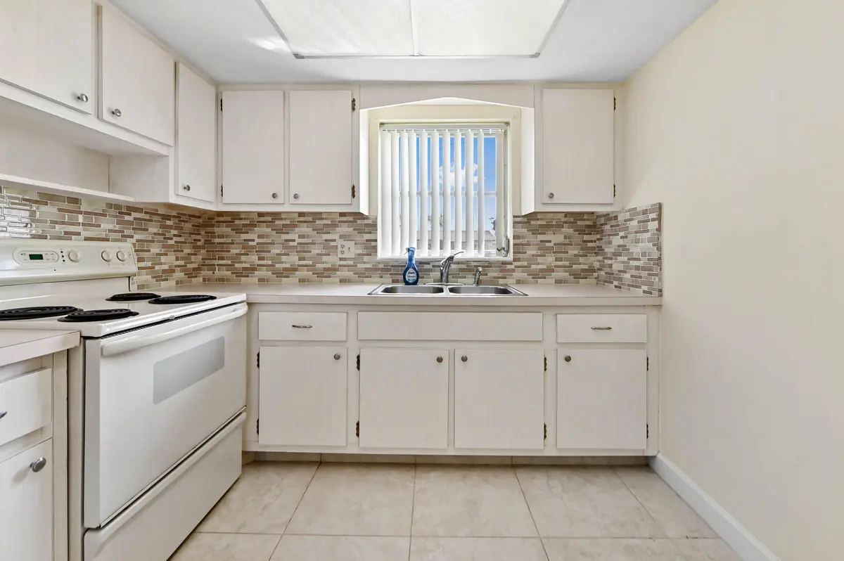 11 Kitchen 01 at 2868 Ashley Drive C, West Palm Beach