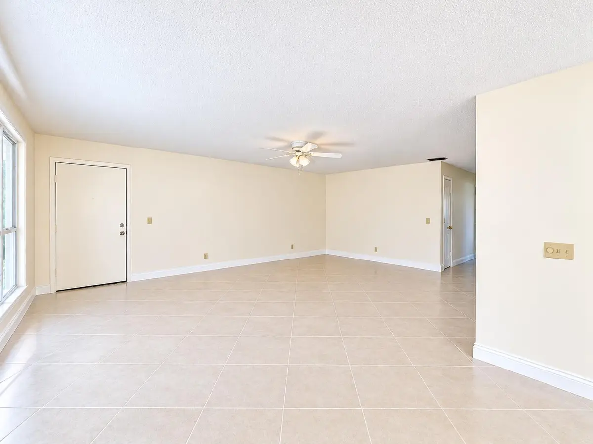Living:/ Dining at 8 Lake Vista Trail 201, Port St. Lucie