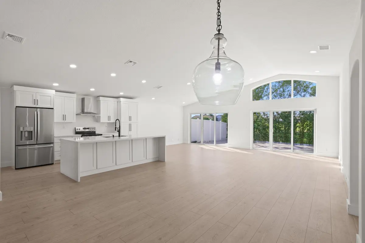 Living Space at 6324 BARTON CREEK Circle, Lake Worth