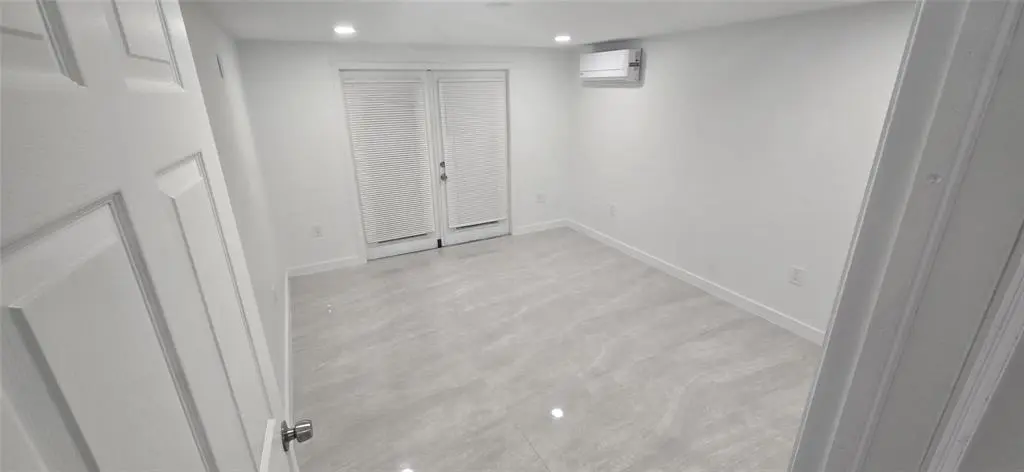 GetMedia (6) at 5310 SW 23rd Terrace 2, Fort Lauderdale