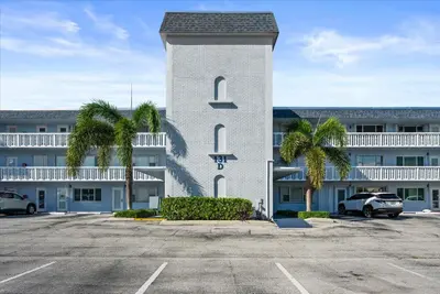 131 Doolen Court 207, North Palm Beach – Condominium for rent
