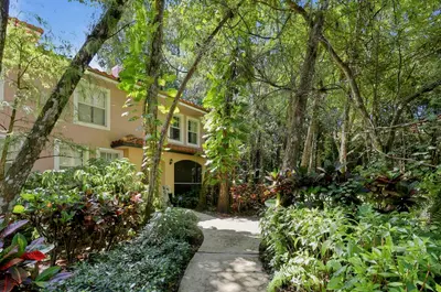 6918 W SAMPLE Road 6918, Coral Springs – Condominium for sale
