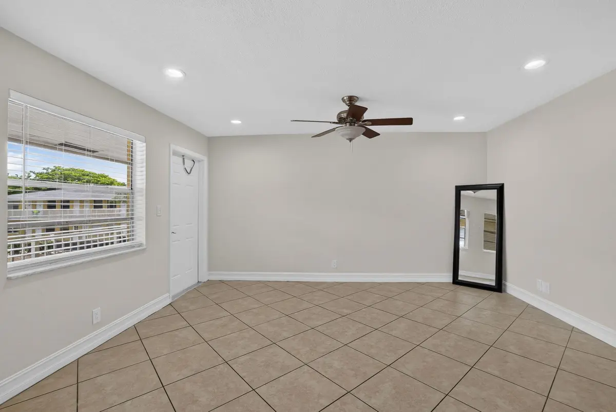3-web-or-mls-8I8A4754 at 4051 NE 13TH Avenue 76-3, Oakland Park