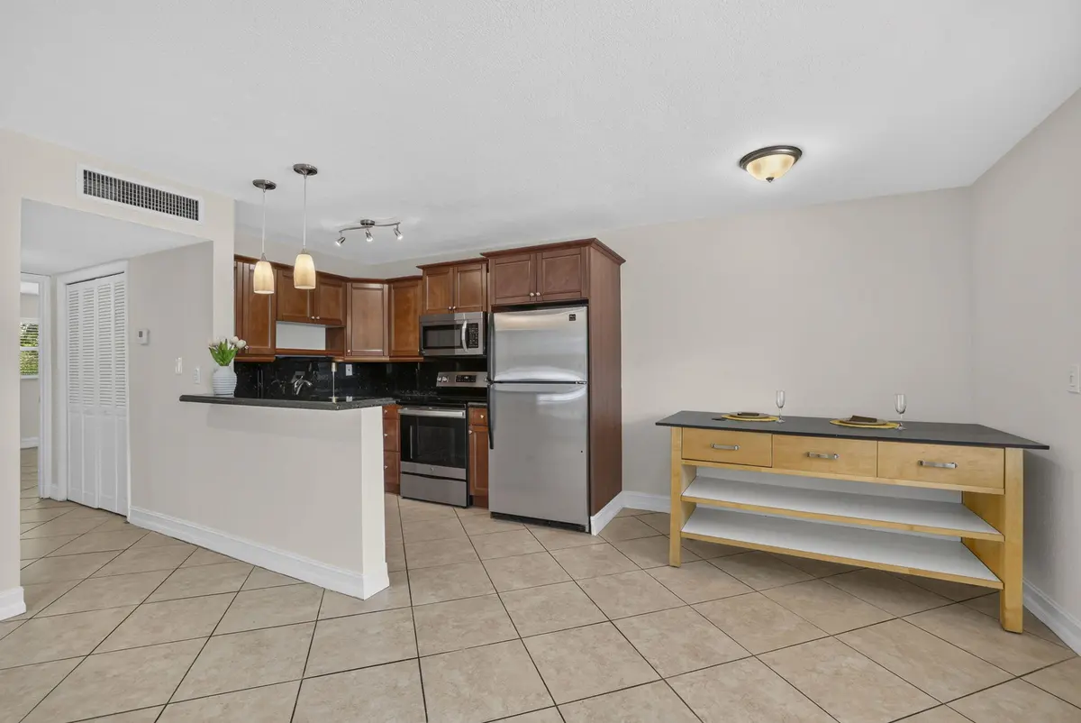 5-web-or-mls-8I8A4752 at 4051 NE 13TH Avenue 76-3, Oakland Park