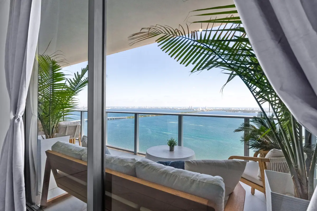 25-web-or-mls-A7401380 at 700 NE 24TH Street 4304, Miami