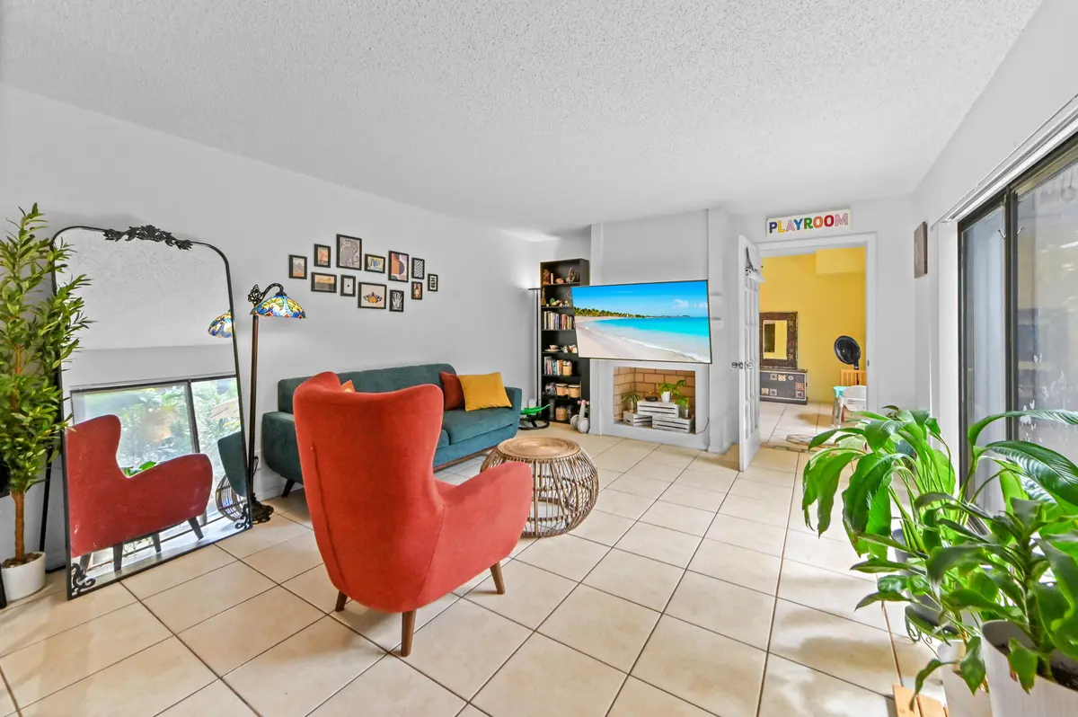 08 Living room 02 at 824 Springdale Circle, Palm Springs