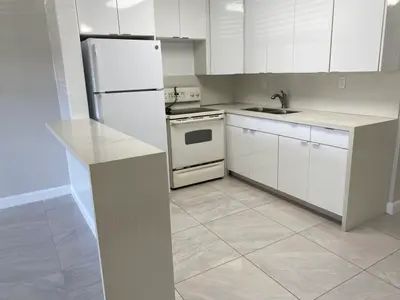 7 KINGSWOOD A, West Palm Beach – Condominium for rent