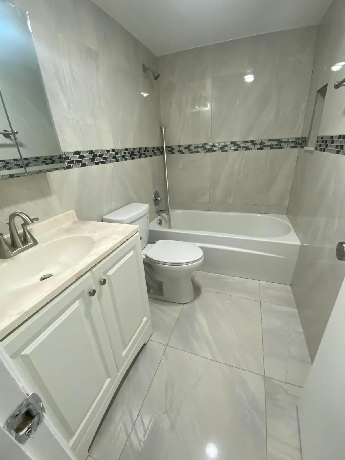 new full bath at 7 KINGSWOOD A, West Palm Beach