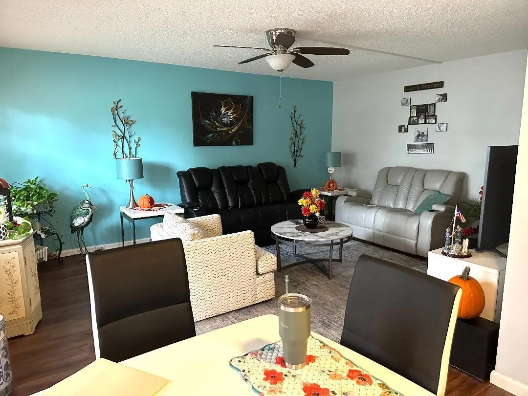 living room at 2023 Lyndhurst I, Deerfield Beach