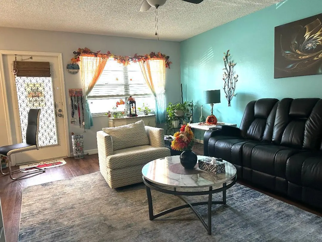 living room at 2023 Lyndhurst I, Deerfield Beach