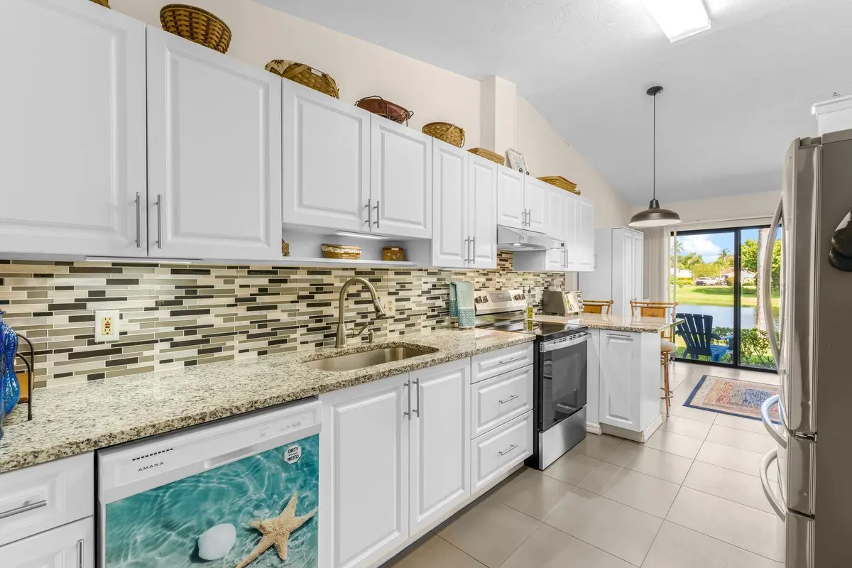 634 CENTRE Court 102, Vero Beach, FL – photo 6