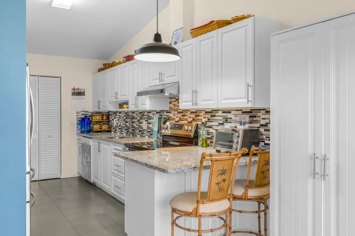 634 CENTRE Court 102, Vero Beach, FL – photo 7