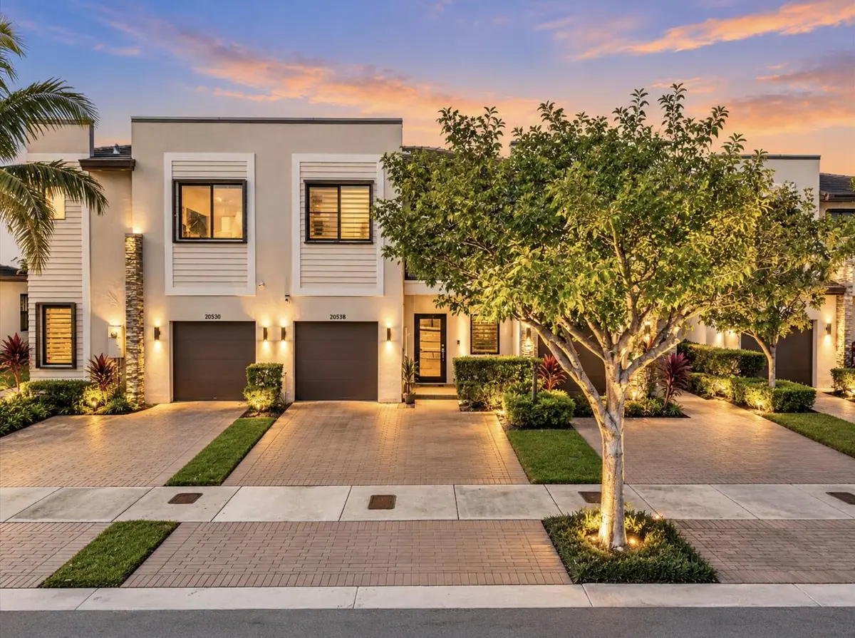 View recent photos at 20538 NE 2ND Court, Miami