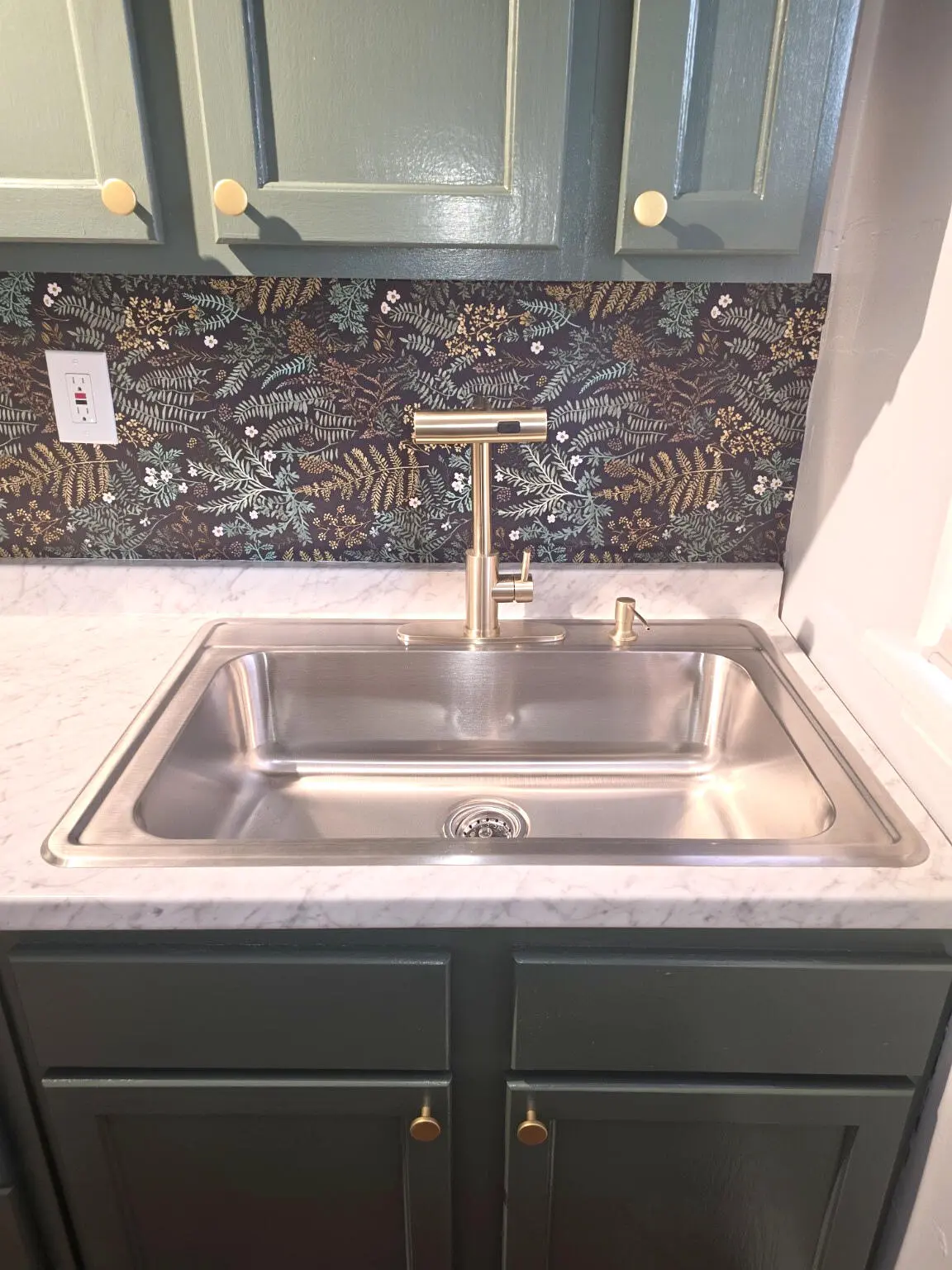 farmhouse sink at 212 S K Street 2, Lake Worth Beach
