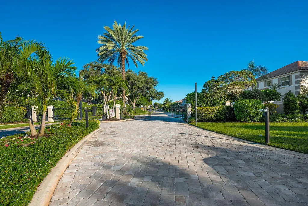 Community Amenities at 1233 Avondale Lane, West Palm Beach