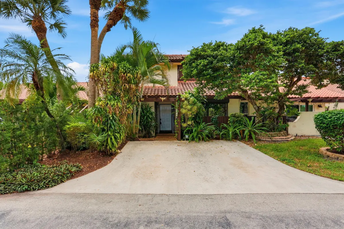 6850 Tiburon Dr at 6850 TIBURON Drive, Boca Raton