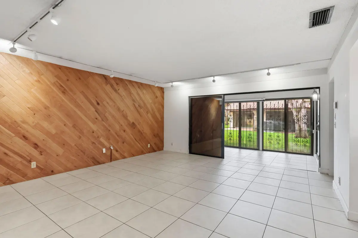 6850 Tiburon Dr at 6850 TIBURON Drive, Boca Raton