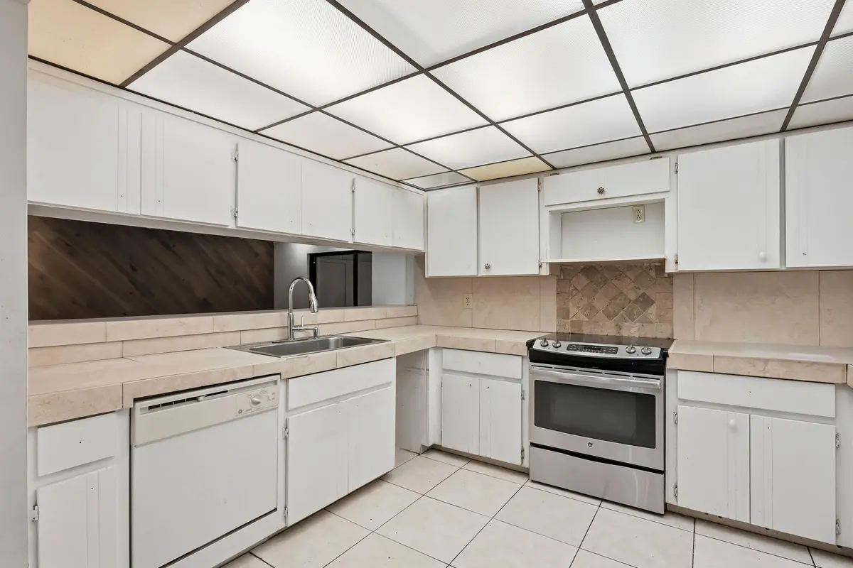 6850 Tiburon Dr at 6850 TIBURON Drive, Boca Raton