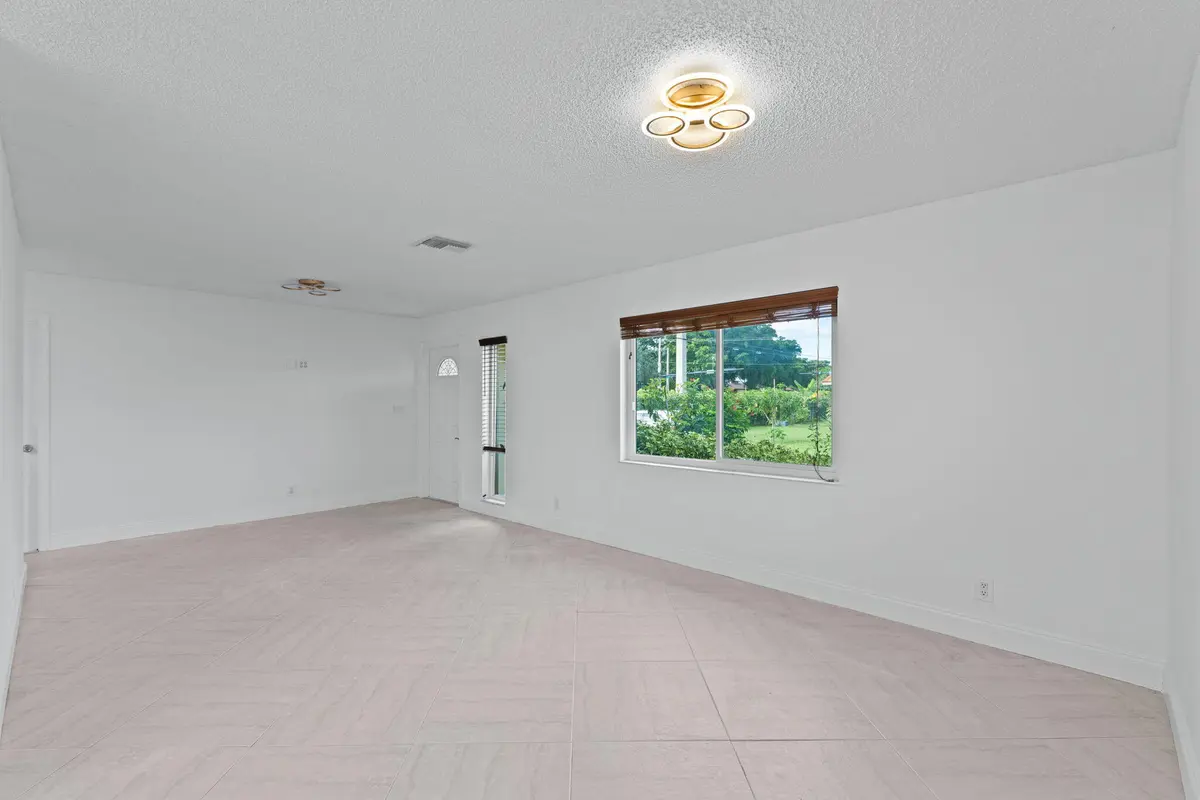 5-web-or-mls-A7400947 at 2315 NW 98th Lane, Coral Springs