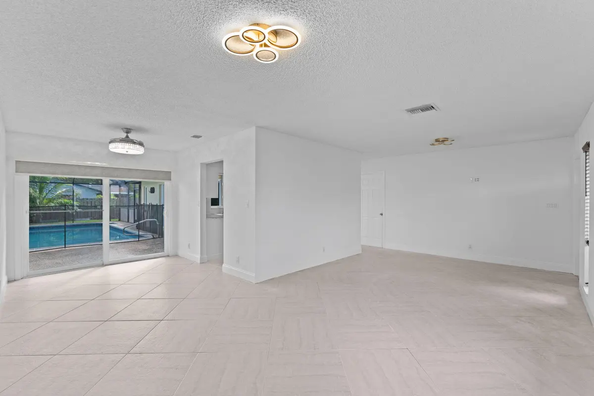 9-web-or-mls-A7400938 at 2315 NW 98th Lane, Coral Springs
