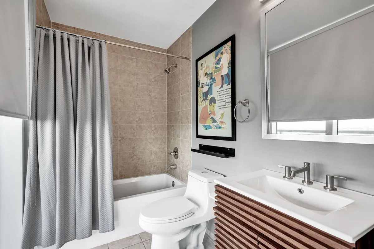 46-web-or-mls-DSC00263 at 60 SW 13TH Street 3411, Miami