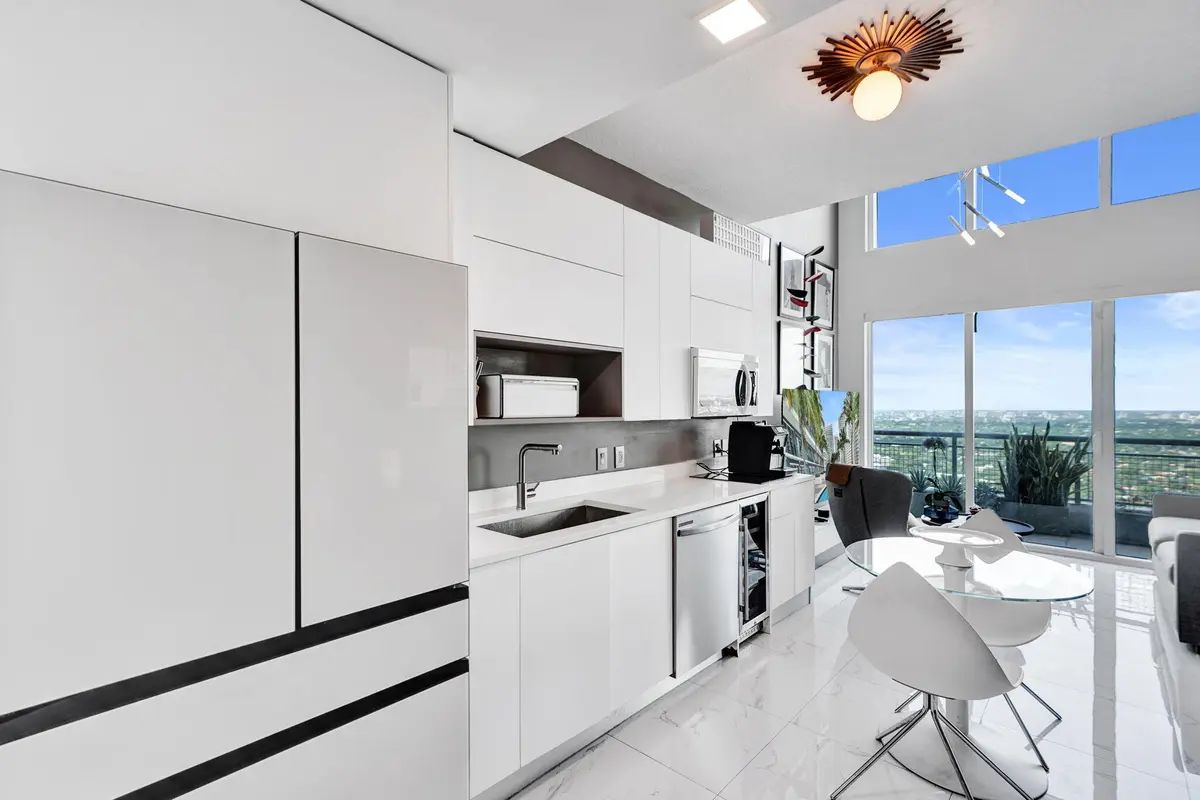 48-web-or-mls-DSC00269 at 60 SW 13TH Street 3411, Miami