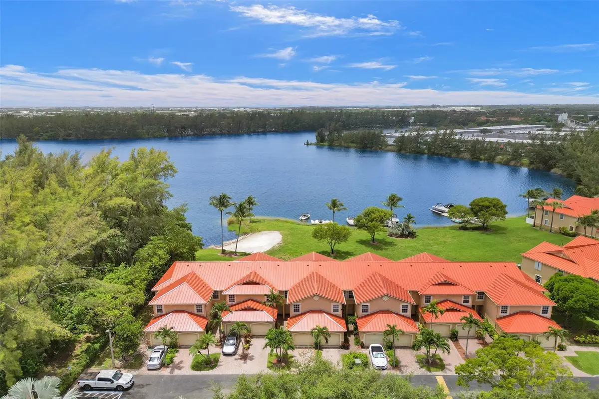 Photo 2 at 4059 CRYSTAL LAKE Drive, Deerfield Beach