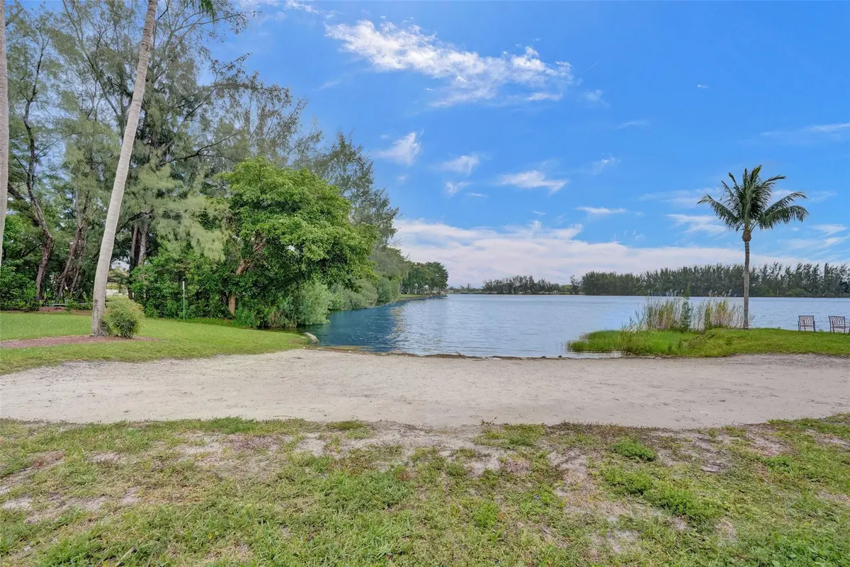 Photo 5 at 4059 CRYSTAL LAKE Drive, Deerfield Beach