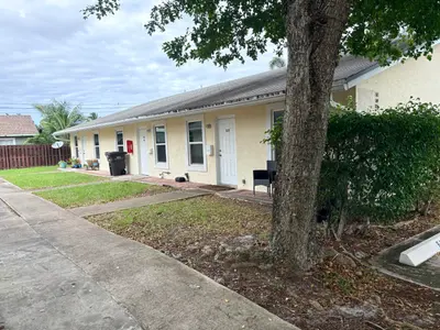 519 Nathan Hale  Road, West Palm Beach – Apartment for rent