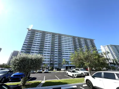 3333 NE 34th Street 817, Fort Lauderdale – Stock Cooperative for sale