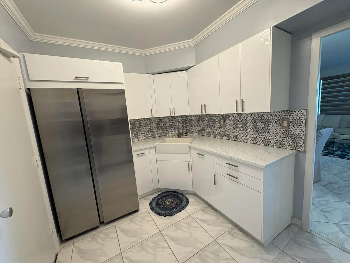 Kitchen at 3333 NE 34th Street 817, Fort Lauderdale