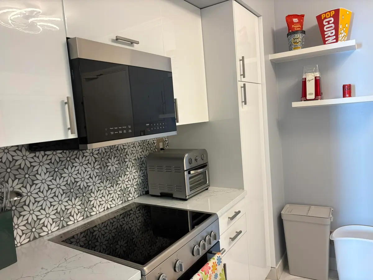 Kitchen at 3333 NE 34th Street 817, Fort Lauderdale