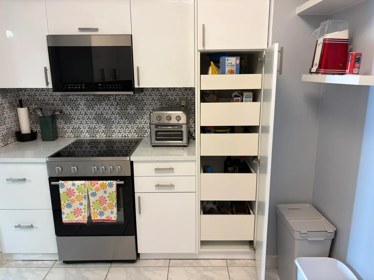 Kitchen at 3333 NE 34th Street 817, Fort Lauderdale